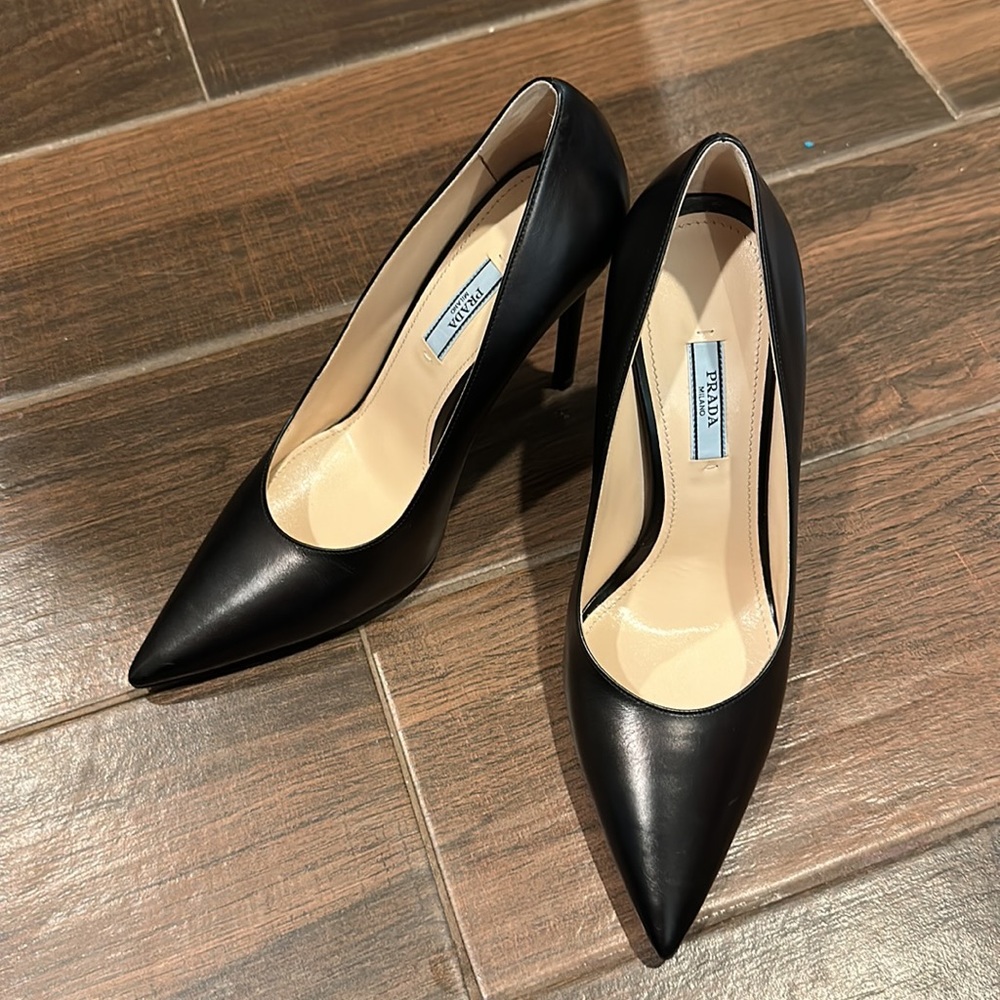 Near NIB Black Prada pointed toe heels size 39 (US 8.5) 110mm